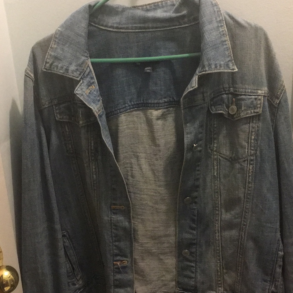 DENIM GAP JEAN JACKET GOOD QUALITY  WITH POCKETS